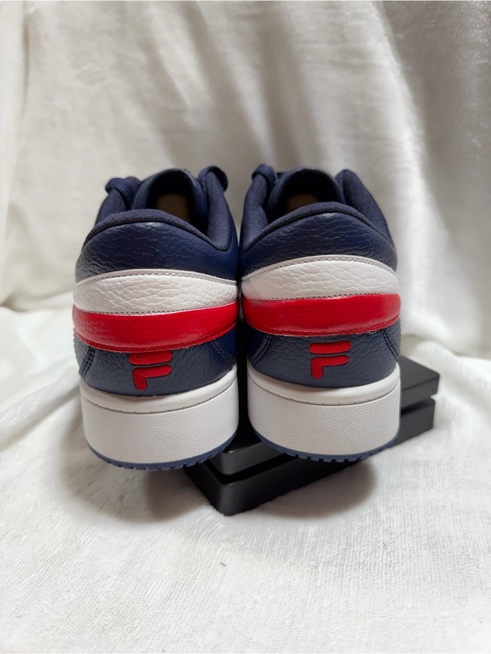 Fila Men's Navy and Red Low-Top Sneakers - Picture 4 of 6